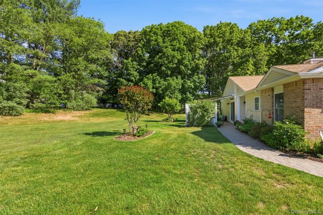 10 Pheasant Trail, Coram, NY 11727