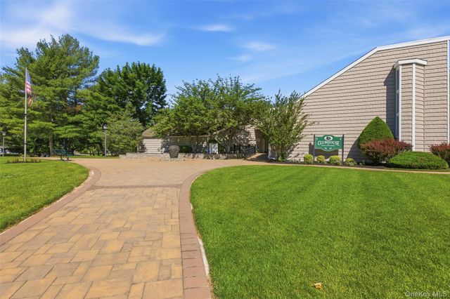 10 Pheasant Trail, Coram, NY 11727