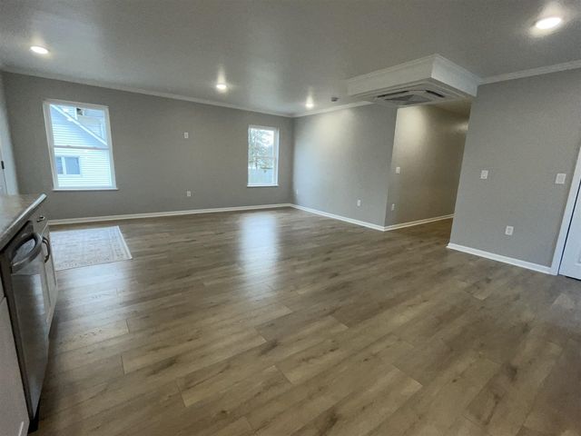 913 Pine Avenue, Alma, MI 48801