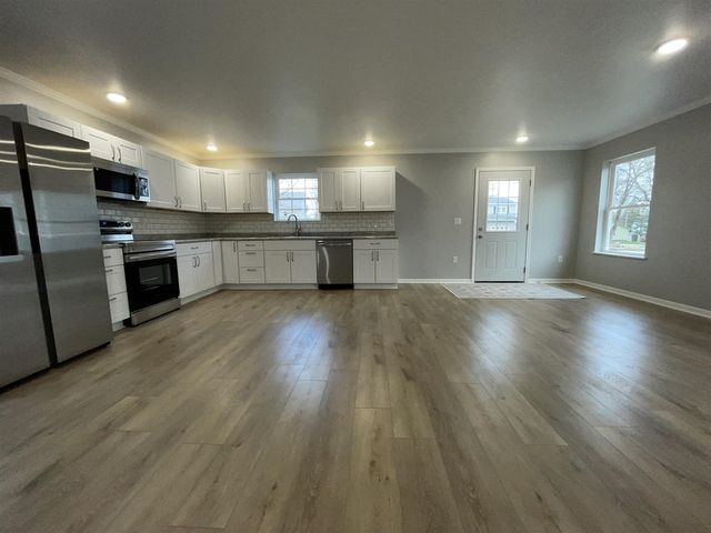 913 Pine Avenue, Alma, MI 48801