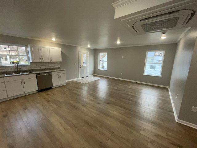 913 Pine Avenue, Alma, MI 48801