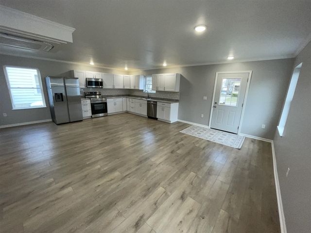 913 Pine Avenue, Alma, MI 48801