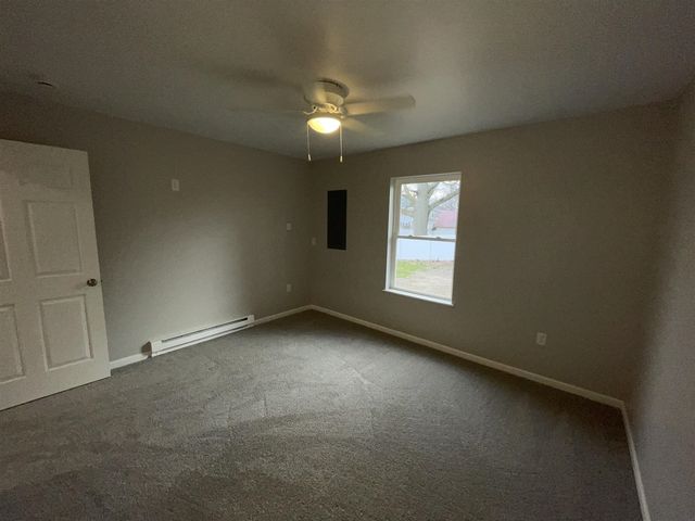 913 Pine Avenue, Alma, MI 48801