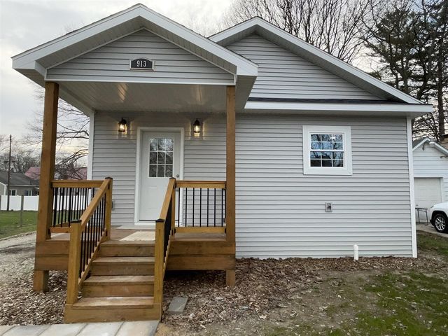 913 Pine Avenue, Alma, MI 48801