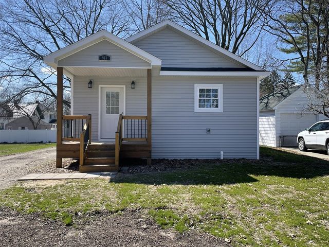 913 Pine Avenue, Alma, MI 48801