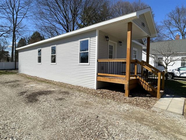 913 Pine Avenue, Alma, MI 48801