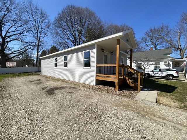 913 Pine Avenue, Alma, MI 48801