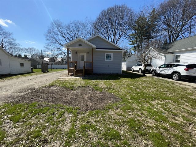 913 Pine Avenue, Alma, MI 48801