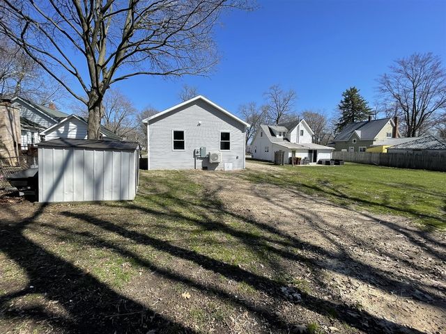 913 Pine Avenue, Alma, MI 48801