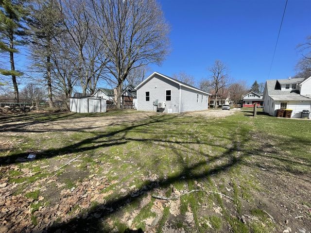 913 Pine Avenue, Alma, MI 48801