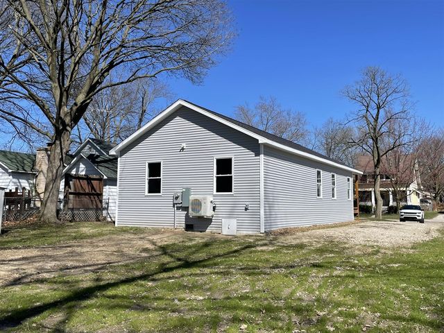 913 Pine Avenue, Alma, MI 48801
