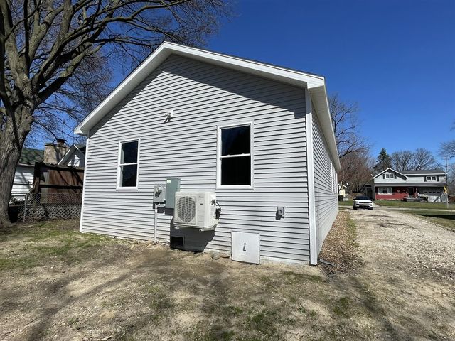 913 Pine Avenue, Alma, MI 48801