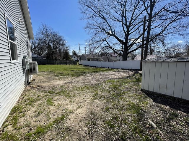 913 Pine Avenue, Alma, MI 48801