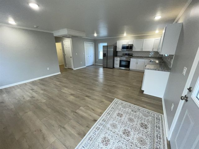 913 Pine Avenue, Alma, MI 48801