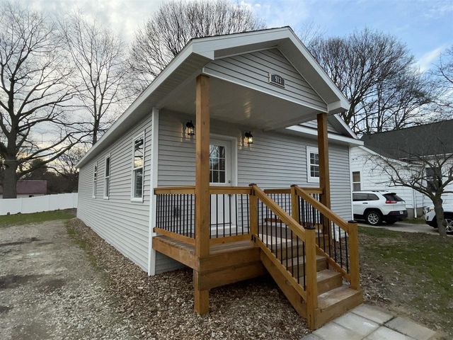 913 Pine Avenue, Alma, MI 48801