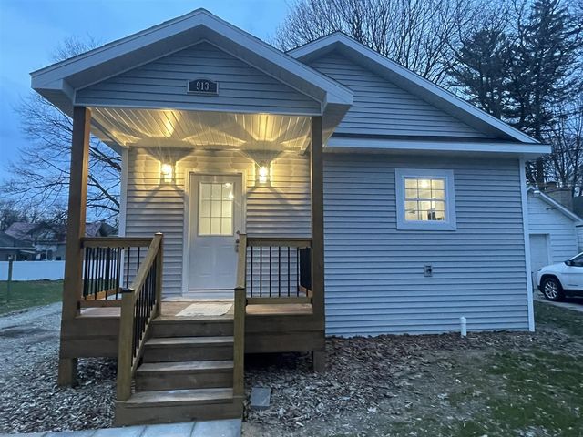 913 Pine Avenue, Alma, MI 48801