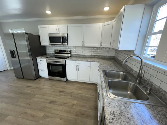 913 Pine Avenue, Alma, MI 48801