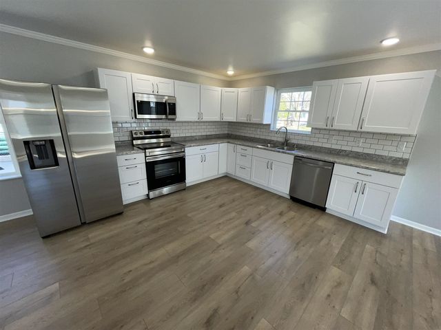 913 Pine Avenue, Alma, MI 48801