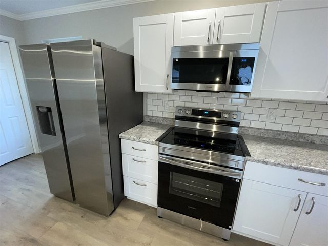 913 Pine Avenue, Alma, MI 48801