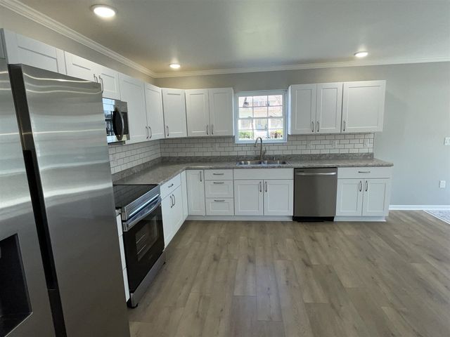 913 Pine Avenue, Alma, MI 48801
