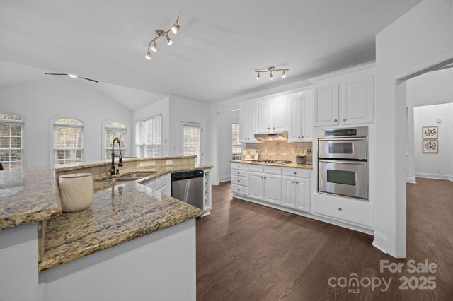 7909 Bay Pointe Drive, Denver, NC 28037