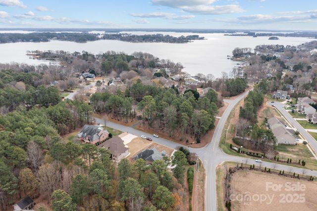 7909 Bay Pointe Drive, Denver, NC 28037