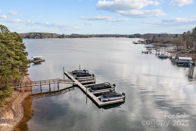 7909 Bay Pointe Drive, Denver, NC 28037