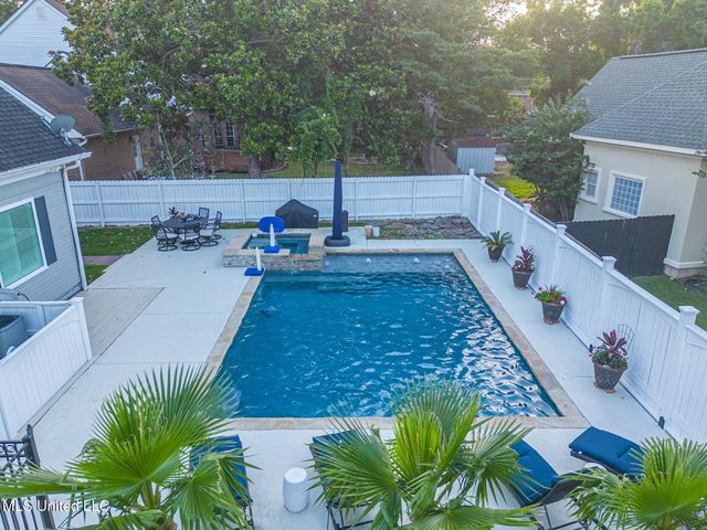 2011 Pointe Clear Drive, Biloxi, MS 39531