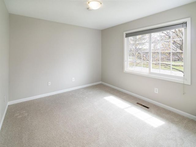 1743 Presidential Lane, Shakopee, MN 55379