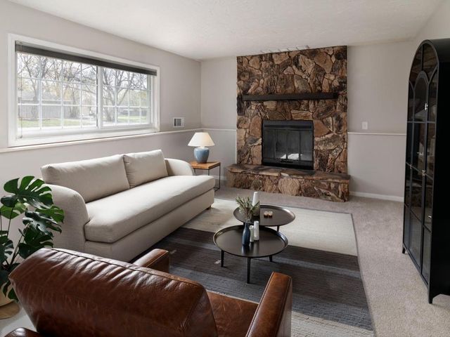 1743 Presidential Lane, Shakopee, MN 55379