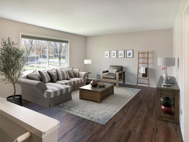 1743 Presidential Lane, Shakopee, MN 55379