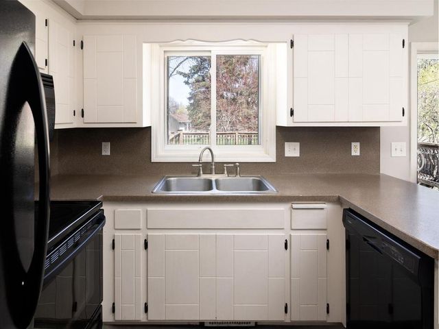 1743 Presidential Lane, Shakopee, MN 55379