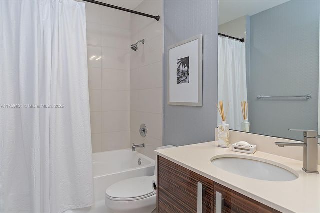 2020 N Bayshore Dr TH 104, Miami, FL 33137