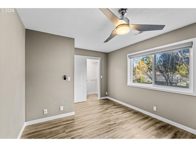 14825 Sw 106TH Ave, Portland, OR 97224