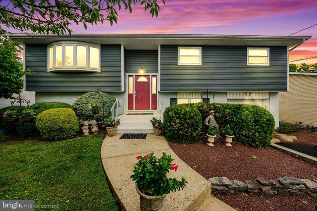 8 DAN RD, Hamilton, NJ 08620