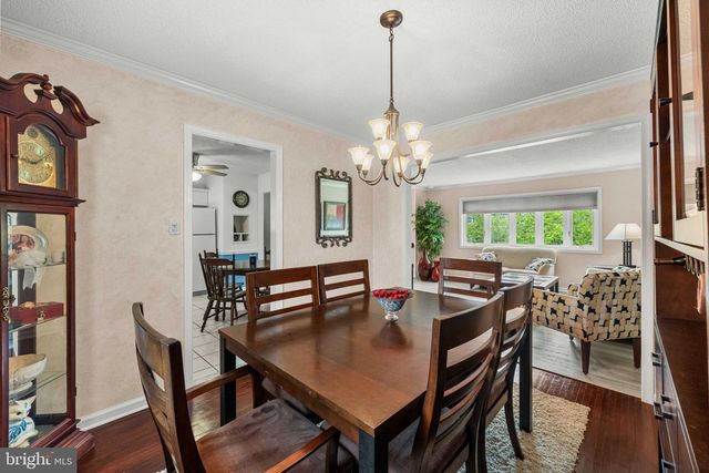 8 DAN RD, Hamilton, NJ 08620