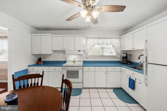8 DAN RD, Hamilton, NJ 08620