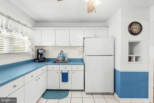 8 DAN RD, Hamilton, NJ 08620