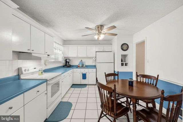 8 DAN RD, Hamilton, NJ 08620