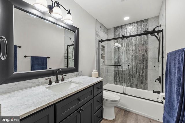 8 DAN RD, Hamilton, NJ 08620