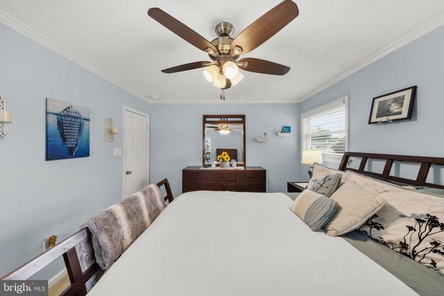 8 DAN RD, Hamilton, NJ 08620