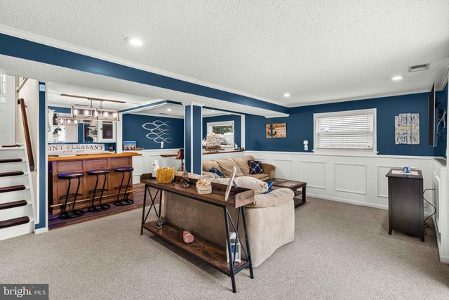 8 DAN RD, Hamilton, NJ 08620