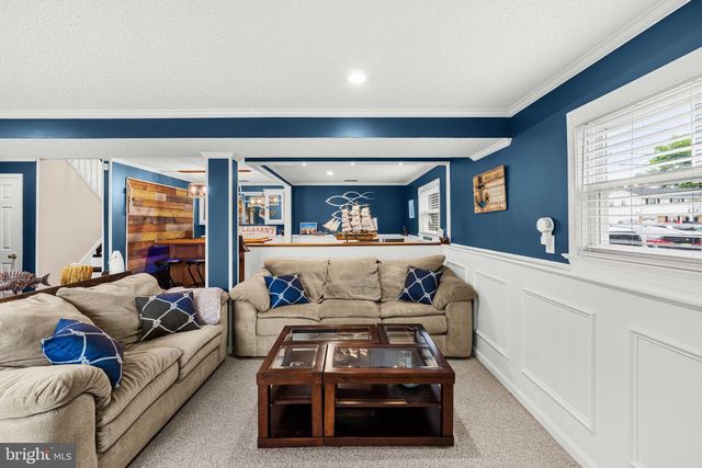 8 DAN RD, Hamilton, NJ 08620