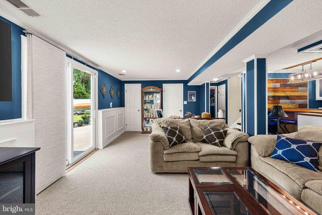 8 DAN RD, Hamilton, NJ 08620