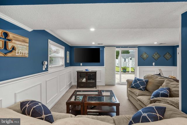 8 DAN RD, Hamilton, NJ 08620