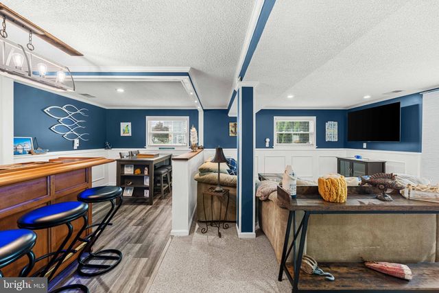 8 DAN RD, Hamilton, NJ 08620