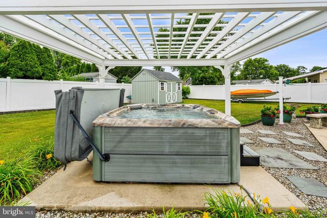 8 DAN RD, Hamilton, NJ 08620