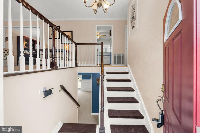8 DAN RD, Hamilton, NJ 08620