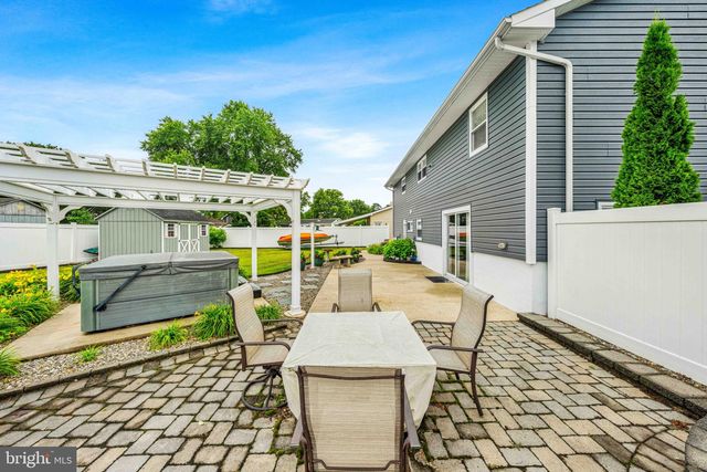 8 DAN RD, Hamilton, NJ 08620