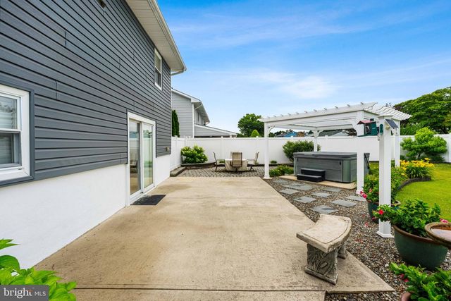 8 DAN RD, Hamilton, NJ 08620
